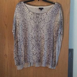 Light short sleeve sweater